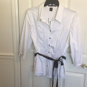 Blouse with black detail